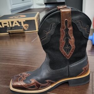 Brand New with Box Ariat Womans Showbaby Square Toe Wing Tip size 10, 8" height